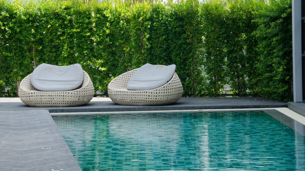 Comment nettoyer un liner de piscine très sale ?