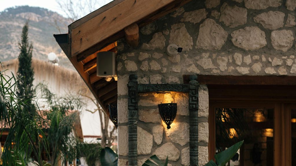 Quel est le prix de construction d'une maison en bois et pierre ?